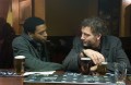 Chiwetel Ejiofor e Clive Owen in una scena de I figli degli uomin